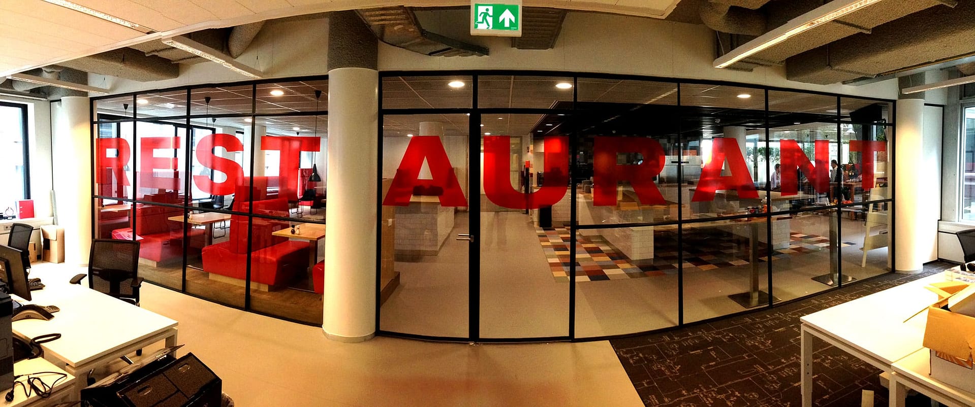 Transparante folie op glas