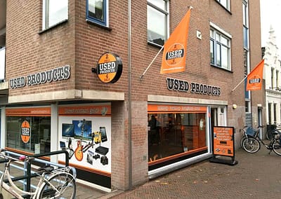 Reclame aan winkelgevel