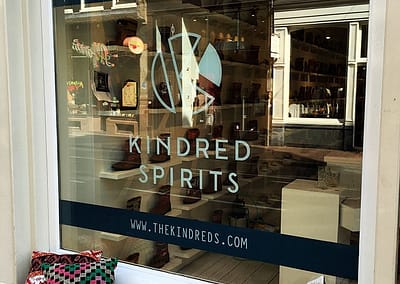 Reclame in etalageraam