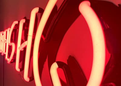 Gekleurde neon tekst