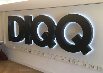 Robuust verlicht logo