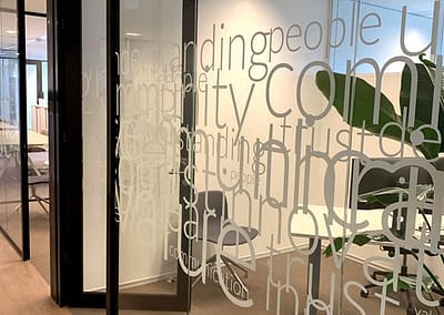 Witprint op glasfolie