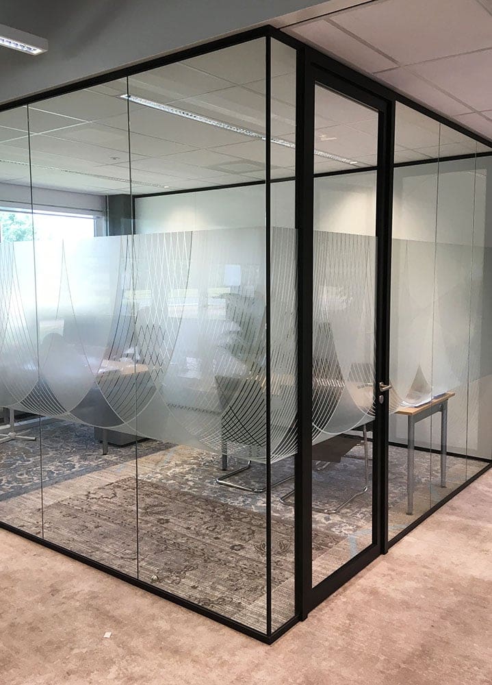 Patroon sticker op kantoorraam