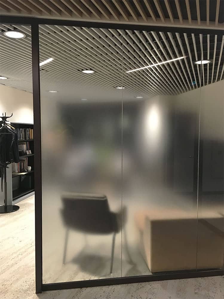 half licht doorlatende folie voor raam 1