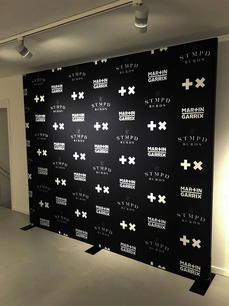 logo presentatie wand voor interview 1