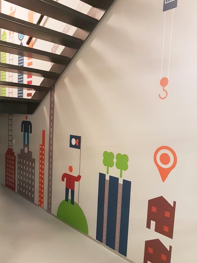 Gesneden folie op wand