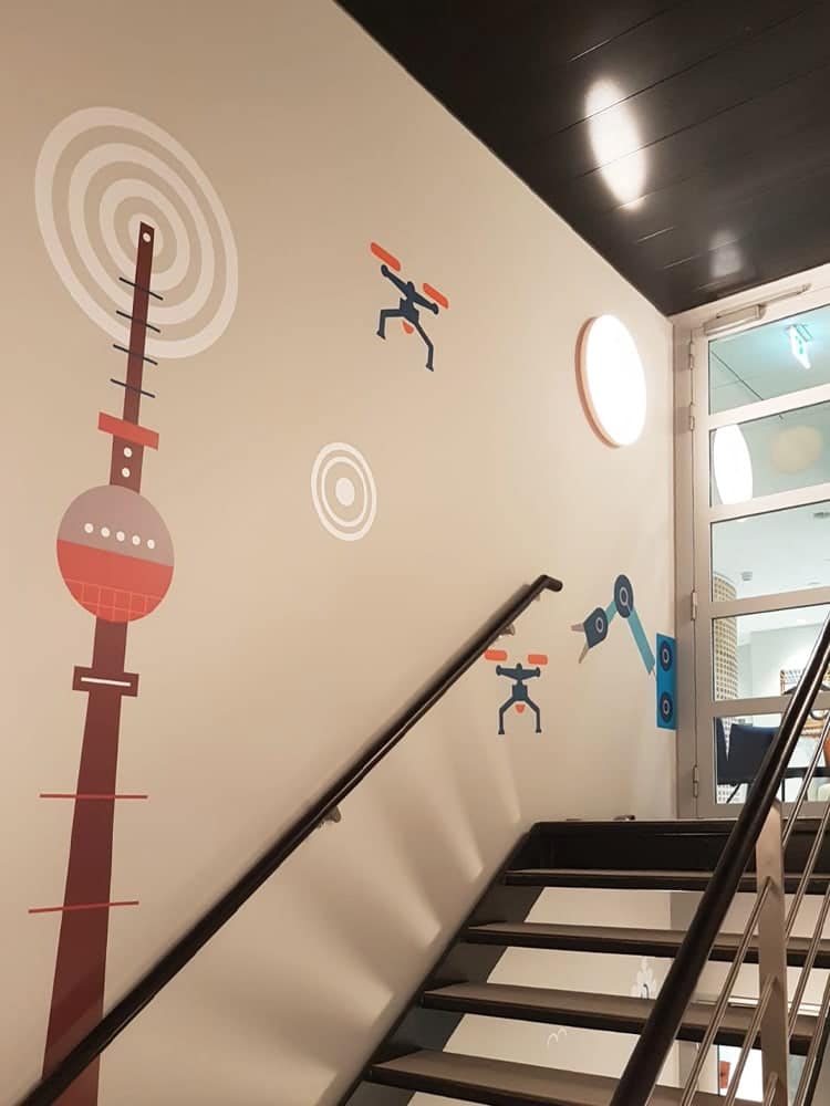 Gesneden folie op wand