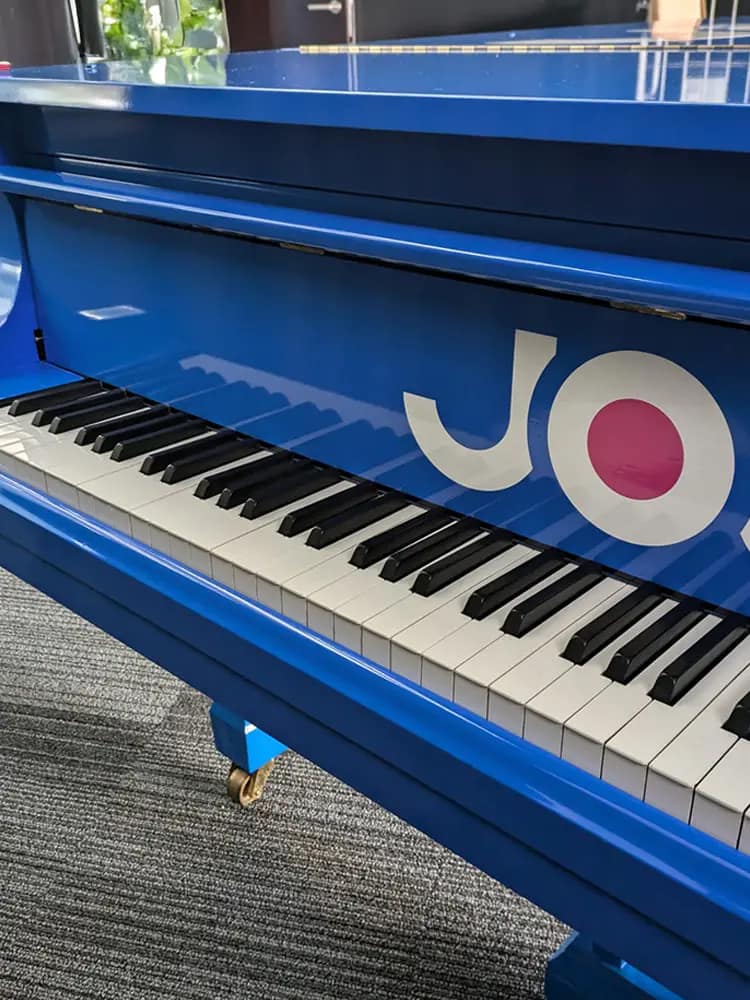 joe--qmusic-wrapping-piano