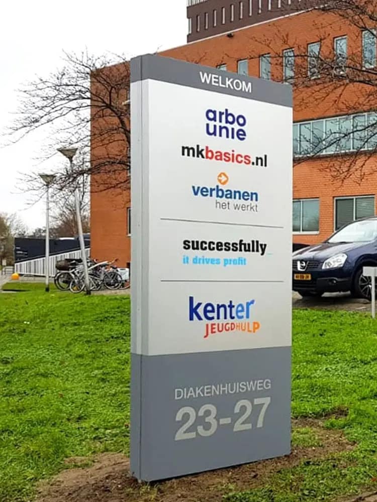 etageaanduiding-pilaar-buiten