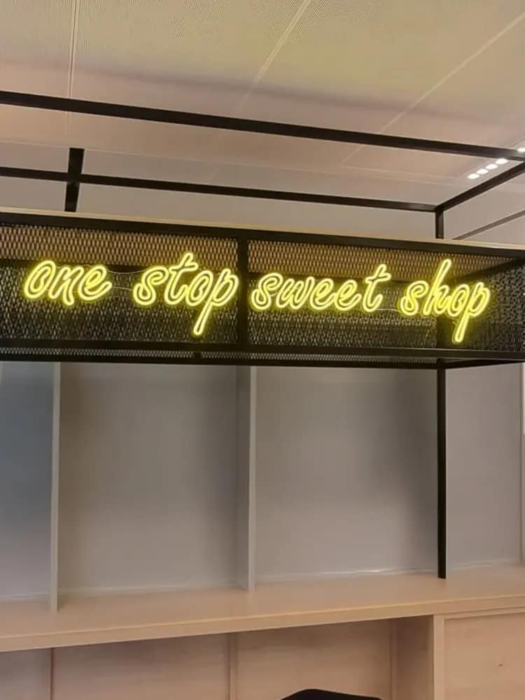 neon-slogan-kantoor Café neonverlichting