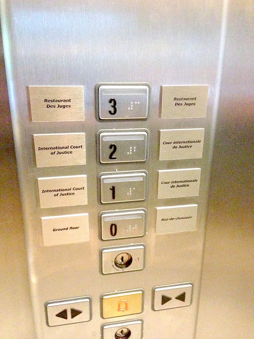 Gegraveerde lift verdiepingen