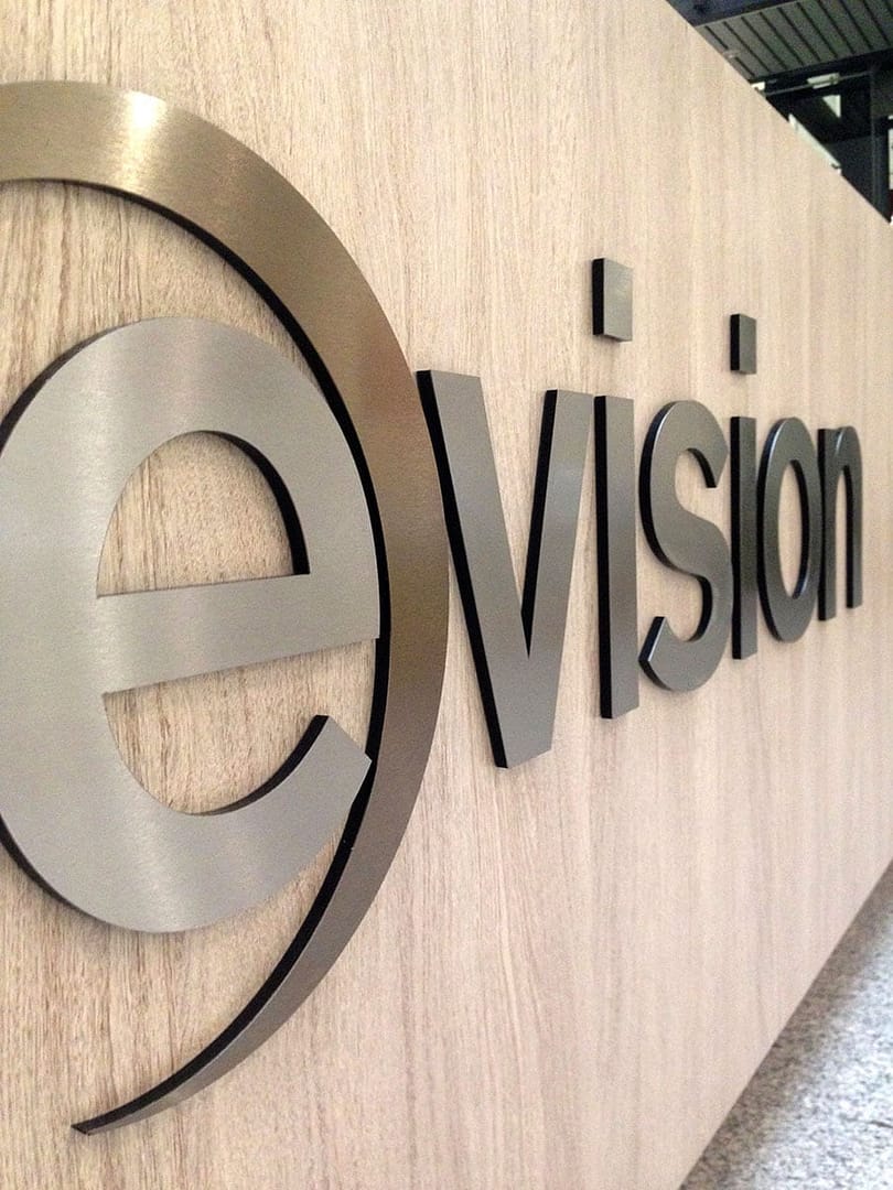 RVS letters op balie