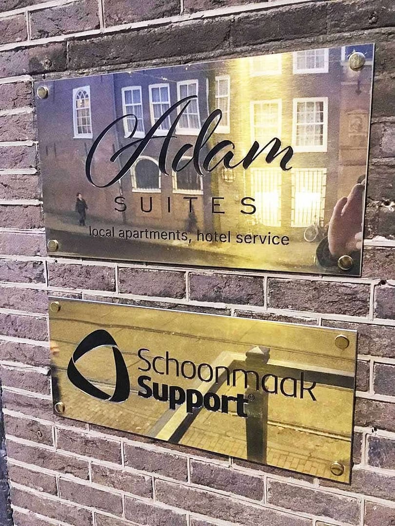 messing plaquette met logo